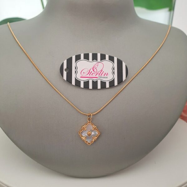 Golden Quartrefoil Inlay Necklace